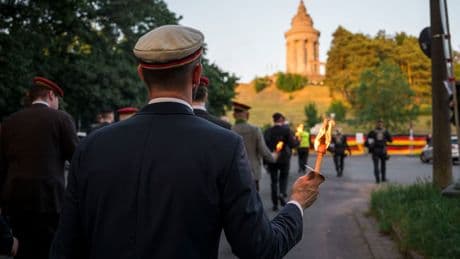 Aufmarsch: Fackelmarsch und Proteste zum Burschentag in Eisenach
