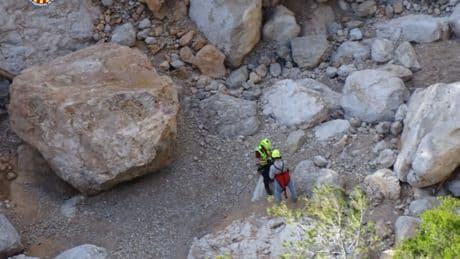 Dos montañeros sufren sendas graves caídas, una de ellas de más de veinte metros, y sobreviven milagrosamente