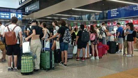 Estate 2025, voli per agosto: è ancora possibile risparmiare? Ecco perché prenotare prima conviene (ma non sempre)