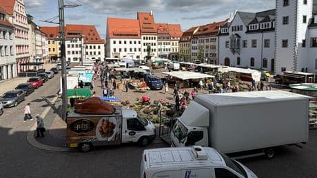 Taschen vs. Textilien - Blutiger Händler-Krieg auf dem Freiberger Markt