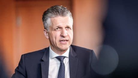 „Grundlinien der Israel-Politik unverändert“ – Frei weist Kritik am Exportstopp zurück