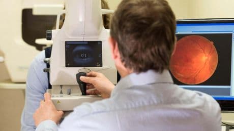 Opticians to treat common eye problems under new government plans