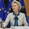EU-Gerecht buigt zich over sms'jes tussen Von der Leyen en Pfizer-topman