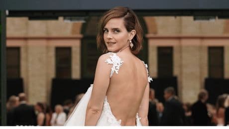 Emma Watson se despide de Venecia con el 'tres piezas' más elegante que llevaremos a final de verano