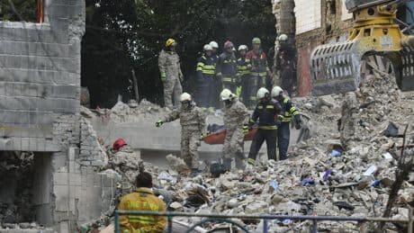 Un ataque ruso mata a 13 personas en Kiev en plena cumbre del G7