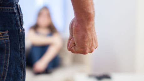 Versorgungsausgleich: Gericht schützt misshandelte Frau vor Rententeilung