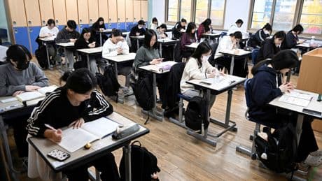 South Korea to ban mobile phones in school classrooms