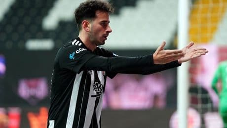 Oğuzhan Özyakup'tan Beşiktaş taraftarına mesaj: Kimseye faydası yok