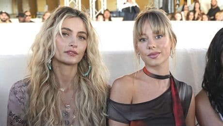 Ester Expósito zanja los rumores por su supuesto &quot;mal rollo&quot; con Paris Jackson y Danna Paola: &quot;Os lo inventasteis&quot;