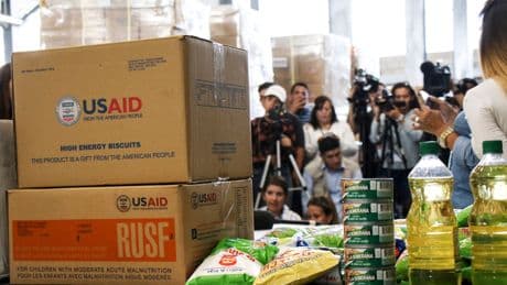 Un tribunal federal permite a la Administración de Trump retener miles de millones de dólares en ayuda exterior