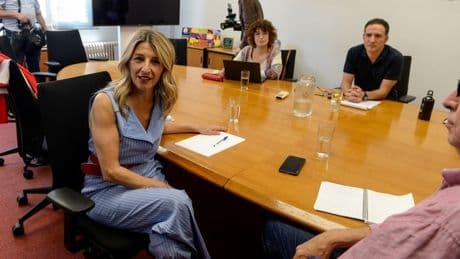 ELA reclama a Díaz un SMI para Euskadi en un encuentro inédito