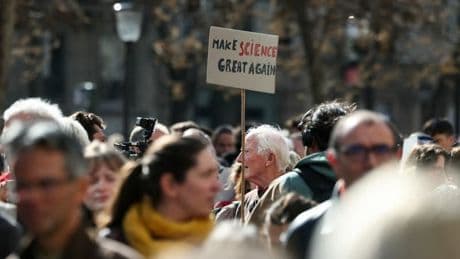 100 millions d'euros pour les chercheurs étrangers: les syndicats dénoncent un calendrier "indécent"