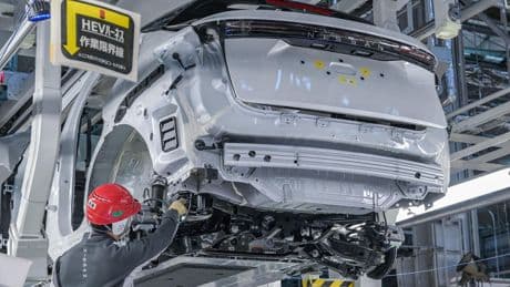 Perte historique, ventes en berne... La descente aux enfers de Nissan