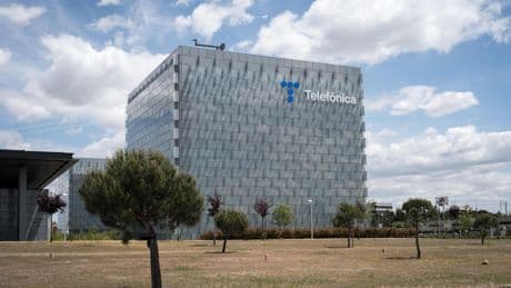 Telefónica vende su filial en Ecuador a Millicom por 330 millones y acelera su salida de América Latina