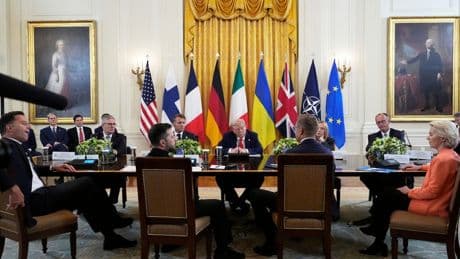 "Bild" enthüllt: Deshalb telefonierte Trump mitten im großen Gipfel mit Putin