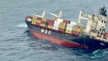 Umwelt-Katastrophe droht! - Container-Frachter sinkt vor Indien