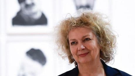 Quién es Marlene Dumas, la artista viva más cotizada en una subasta: su cuadro estrella se vendió por 13,6M de dólares