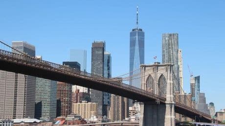 Notfälle: Schiff kollidiert mit berühmter Hängebrücke in New York
