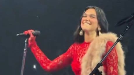 Auf einmal in Deutsch - Dua Lipa singt plötzlich Nena