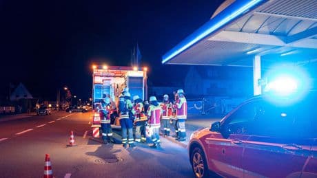 Großeinsatz in Bayern - Brennende Zigarette entfacht Feuer an Tankstelle
