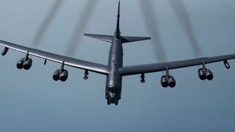 USA – North Dakota: Passagierflugzeug von Delta Airlines muss B-52-Bomber ausweichen