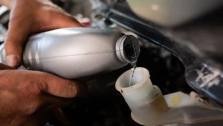 Las diferencias que existen entre el líquido de frenos DOT 3 y el DOT 4