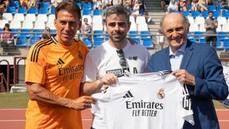 AFE y los veteranos del Madrid homenajean a Paco Pérez Durán en su lucha contra la ELA