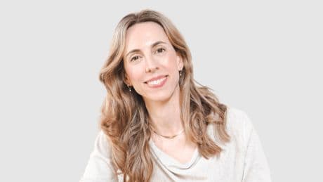 Elva Abril, periodista, sobre relaciones: “Yo también hice listas interminables de lo que buscaba en un hombre y cuando dejé de hacerlo me llevé una grata sorpresa”