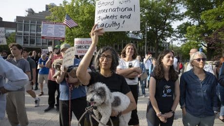 »Office of Remigration« | Trumps Migrationspolitik ist offen rechtsextrem