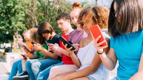 Exklusive Studie - Großteil der Jugendlichen für Social-Media-Verbot
