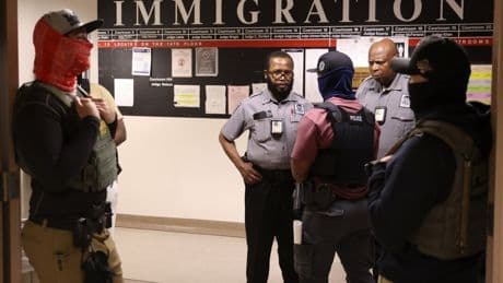Hoe de regering-Trump de druk in immigratierechtbanken opvoert
