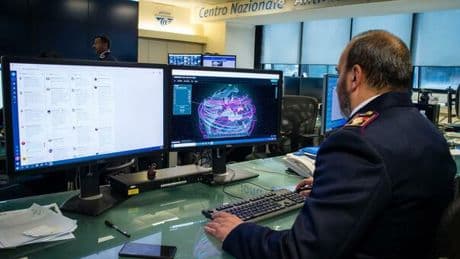 Brescia, la doppia vita di un 37enne: accusato di stalking dalla moglie, le indagini scoprono che adescava ragazzine tra i 12 e i 15 anni