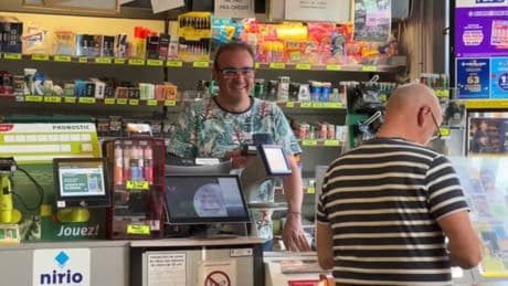 "C'est inadmissible": le village de Brouckerque se mobilise pour sauver son dernier point relais