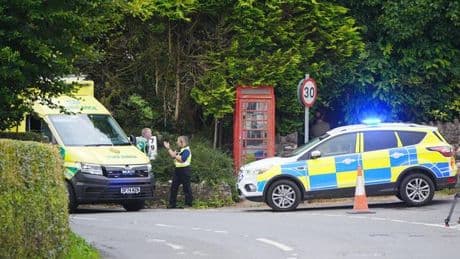 Verkehrsunfall: Bus in England verunglückt – Ein Kind tot, viele Verletzte