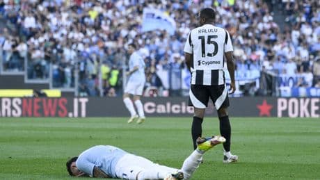Lazio-Juventus moviola: Kalulu espulso dopo un colpo a Castellanos, tolto un rigore ai biancocelesti