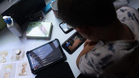 Adolescentes y pantallas: un estudio detecta un aumento de uso de 11 horas a la semana desde 2022