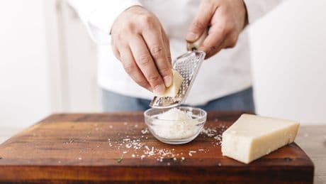 Cleverer Nudel-Trick: Mit einem Trick bleibt Parmesan viel länger haltbar
