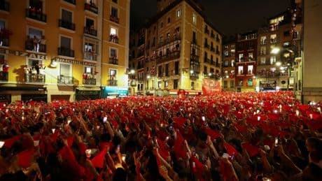 Pamplona despide los Sanfermines con el tradicional 'Pobre de mí'