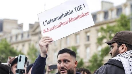 Un asesinato en una mezquita pone el racismo contra los musulmanes en el centro del debate en Francia
