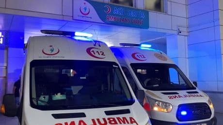 "Müziğin sesini kısın" diyen emekli polis memuruna dehşeti yaşattılar