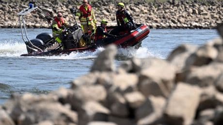 Suche mit Hubschraubern: Mann fällt bei Feier von Boot - rund 180 Helfer im Einsatz