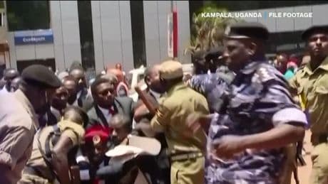 Uganda: Opposition headquarters surrounded by security forces ahead of elections