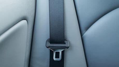 En voiture, pourquoi il faut boucler les ceintures de sécurité à l’arrière, même sans passager à bord