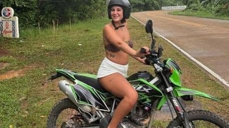 Brits meisje (18) dat verdween in Thailand, duikt plots op in Georgische gevangenis: ’Ze is meegesleurd in iets’