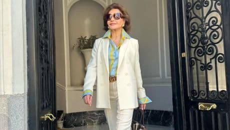 Naty Abascal demuestra en París que las zapatillas también pueden acompañar un traje de lujo