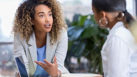 Savvy Therapists Are Starting To Provide Therapy For Those Contending With AI Psychosis But Not Everyone Is Convinced