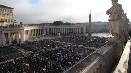 DIRECT. Obsèques du pape François : une foule dense et beaucoup d’émotion place Saint-Pierre