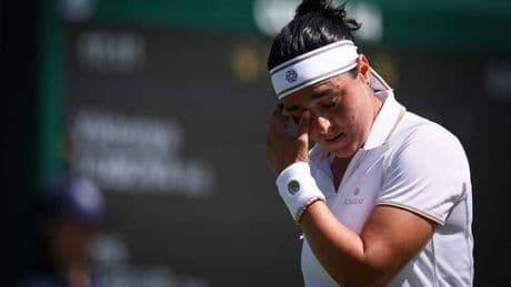 Former Wimbledon finalist who burst into tears on court announces break from tennis