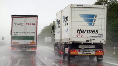 Lichthupe im Lkw: Wie Brummi-Fahrer Unfälle vermeiden