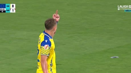 Arden las redes con el vergonzoso gesto de Ontiveros a la afición del Almería